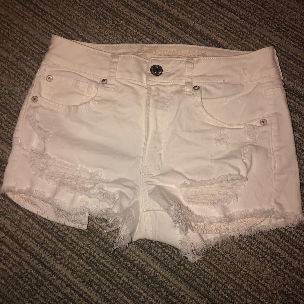White American Eagle shorts